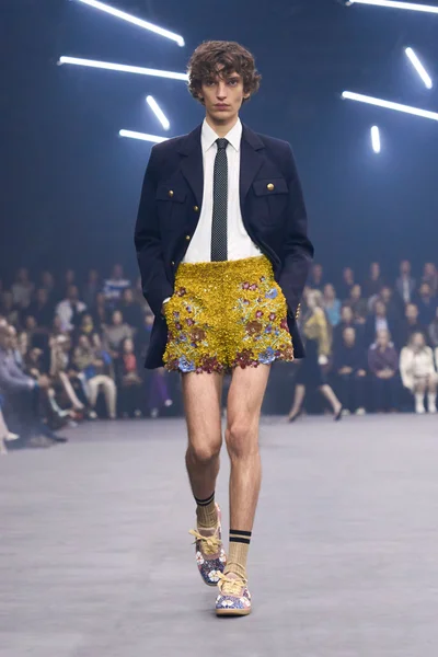 Look 28